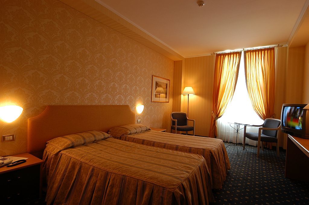 Grand Hotel เมนาจโจ ภายนอก รูปภาพ