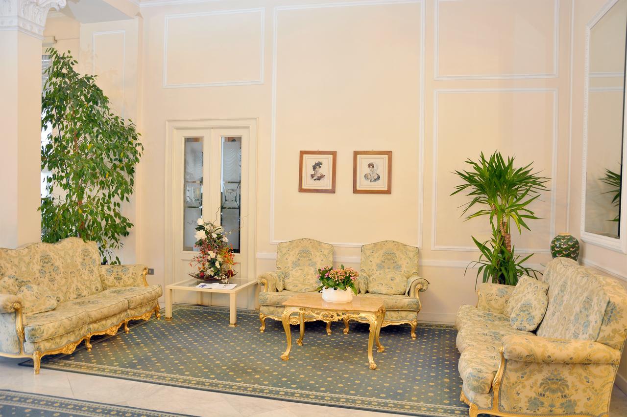 Grand Hotel เมนาจโจ ภายนอก รูปภาพ